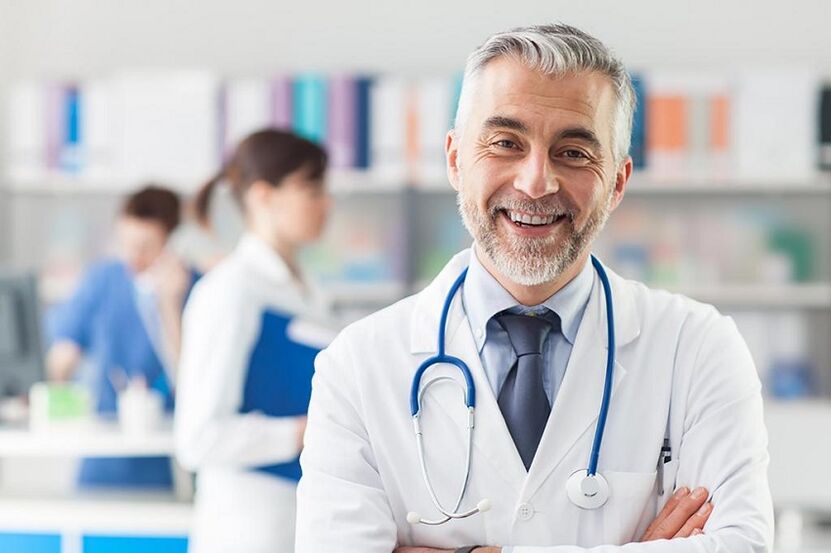 Médico que trata a artrose